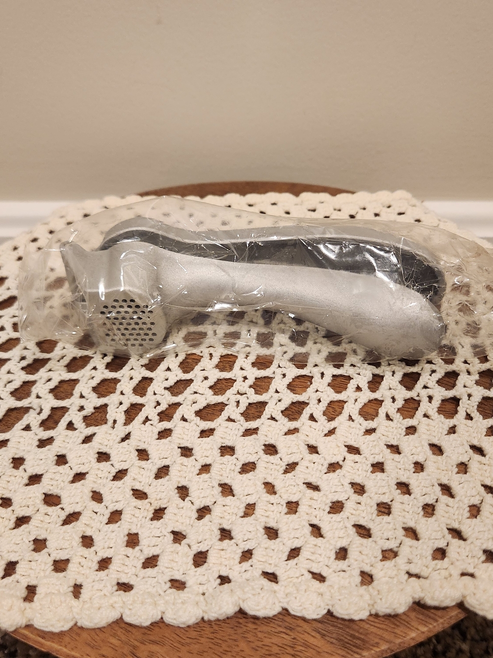 Pampered Chef Garlic Press With Cleaning Tool #2576 NEW IN PACKAGE